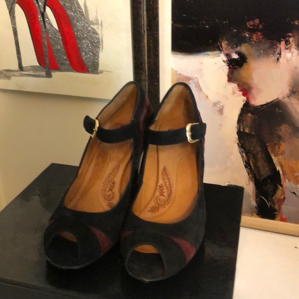 Soft multi colored suede leather pumps
